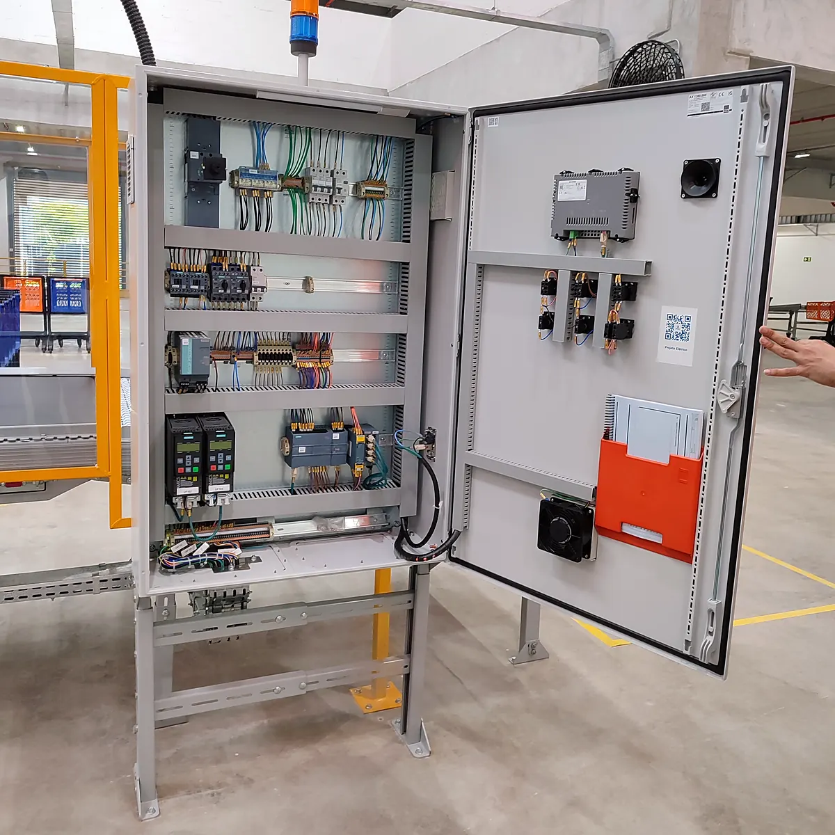 Painel elétrico industrial montado